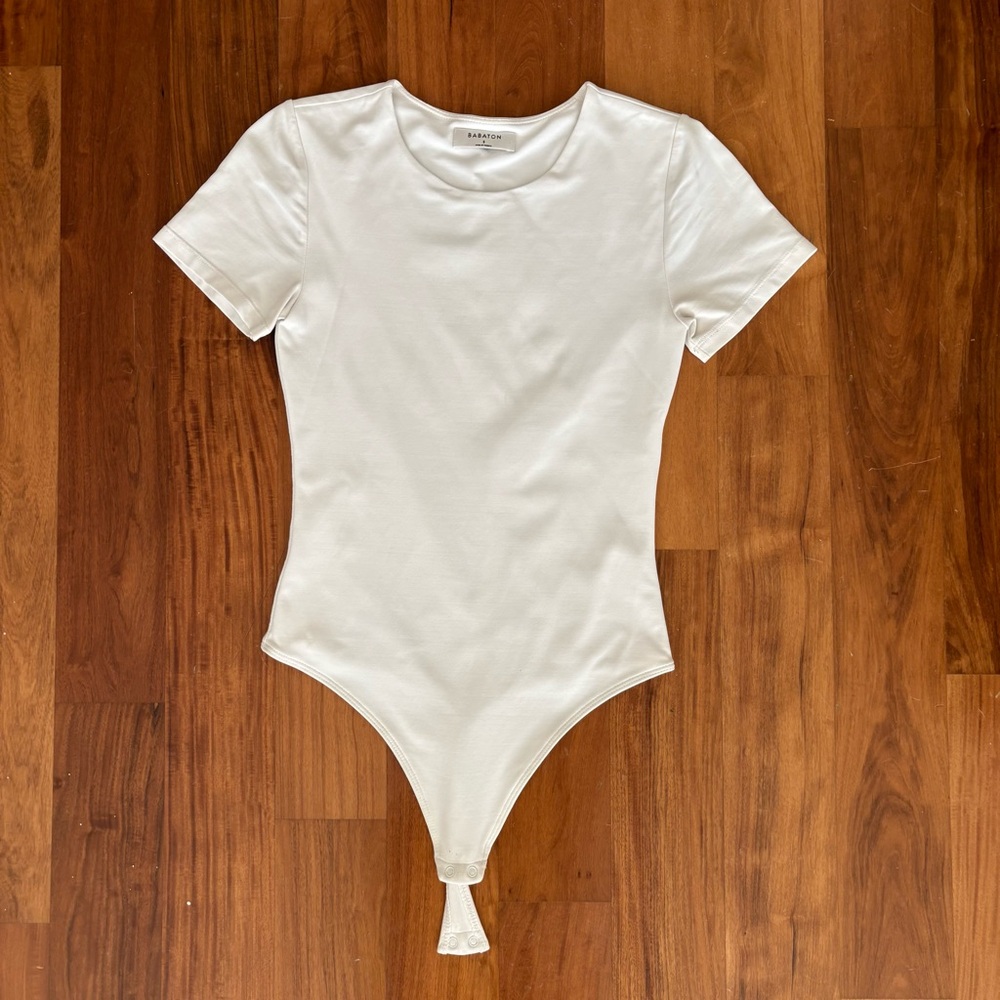 Aritzia Babaton White Crew Neck Bodysuit